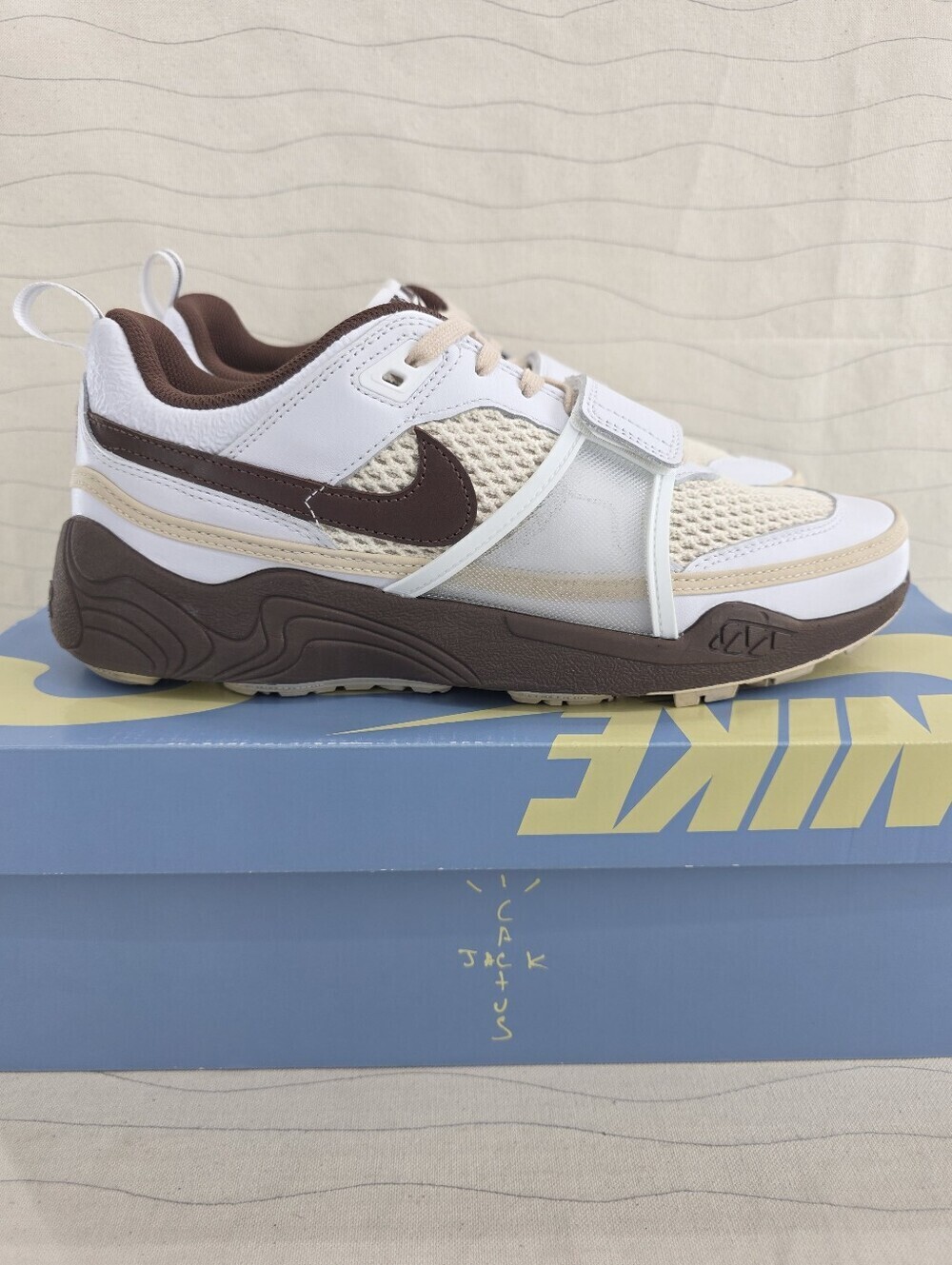 Nike Mens Travis Scott Zoom Field Jaxx Light Chocolate Sneakers HQ3073-100 Sz 11